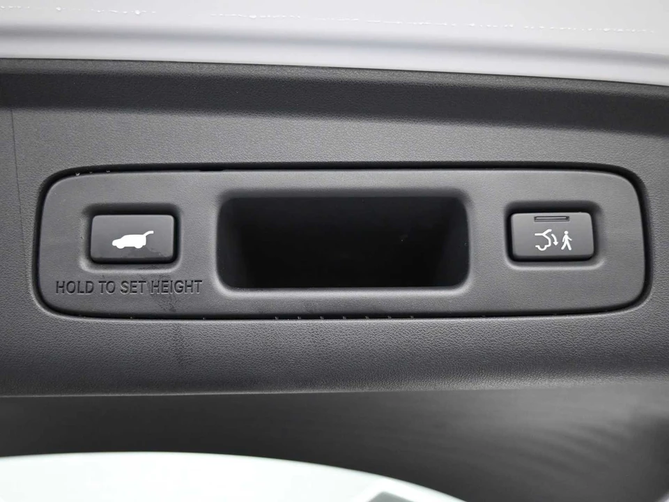 2025 Acura ADX - Image 25 of 31