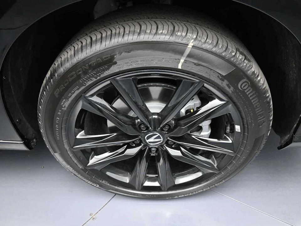 2025 Acura ADX - Image 12 of 31