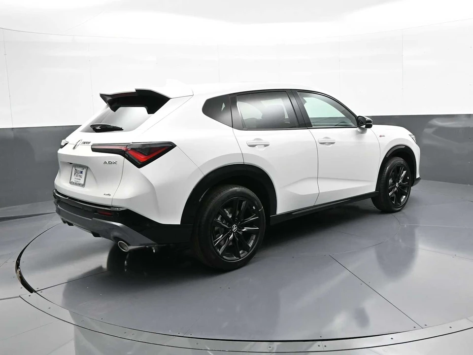 2025 Acura ADX - Image 5 of 31