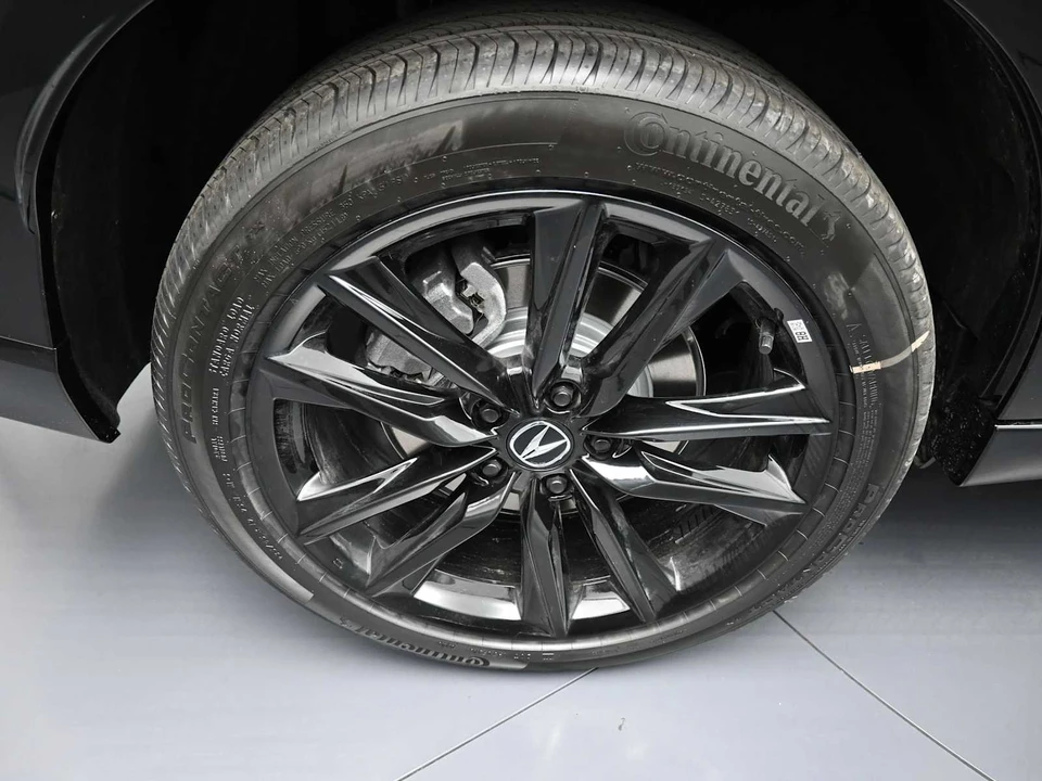 2025 Acura ADX - Image 11 of 31