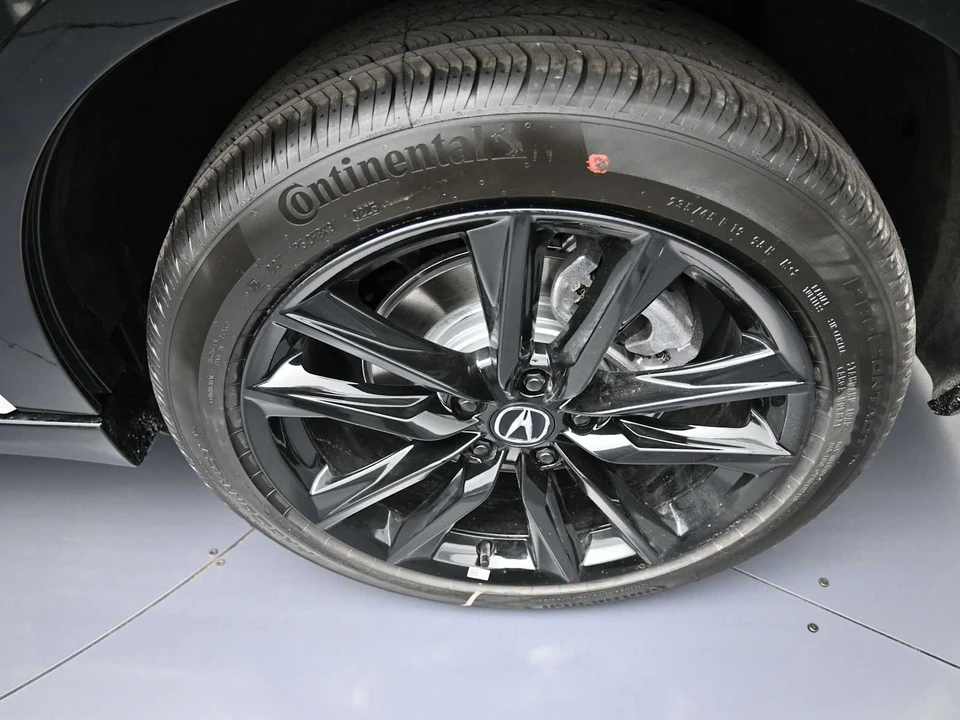 2025 Acura ADX - Image 14 of 31