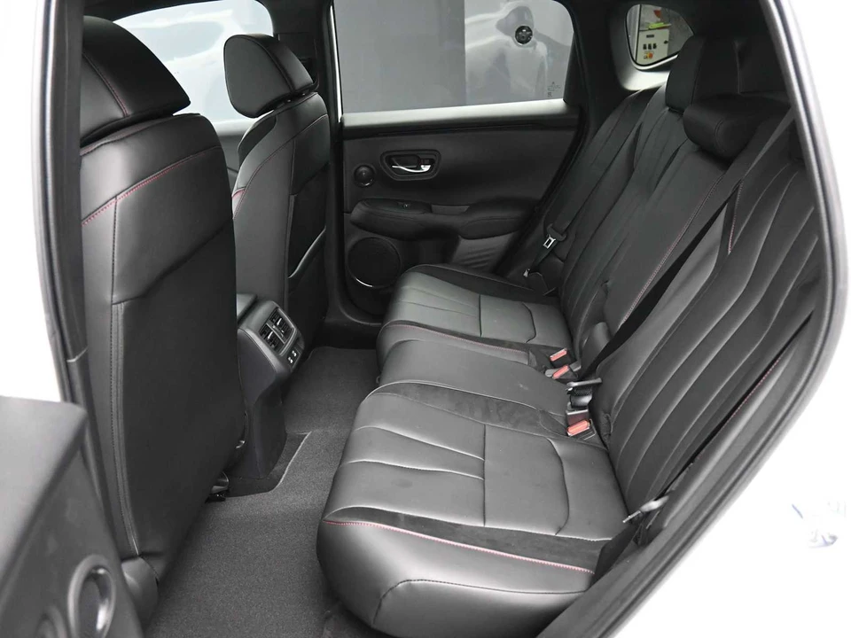 2025 Acura ADX - Image 22 of 31