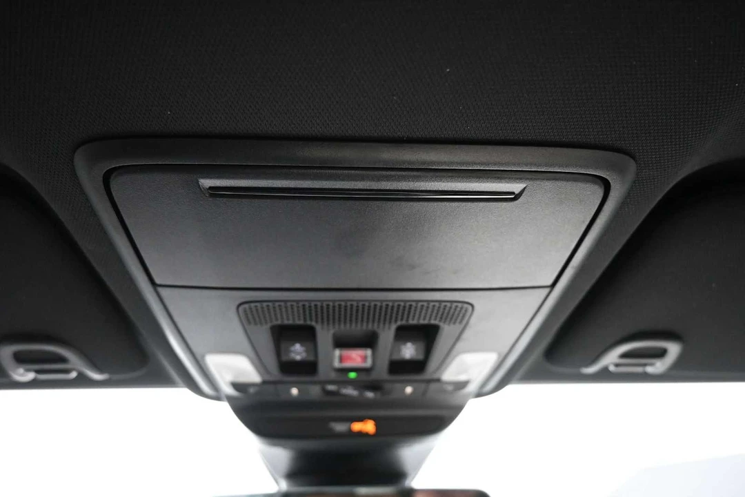 2025 Acura ADX - Image 17 of 31