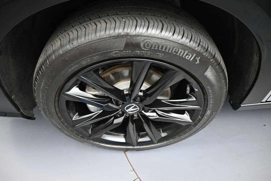 2025 Acura ADX - Image 14 of 31