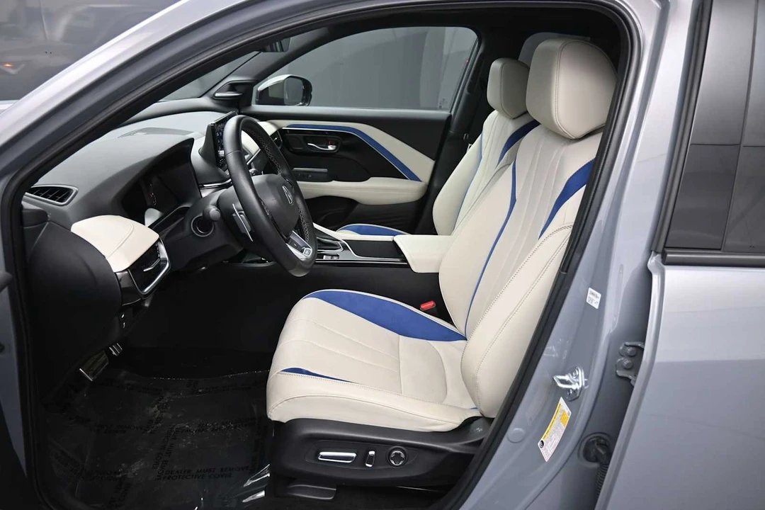 2025 Acura ADX - Image 19 of 31