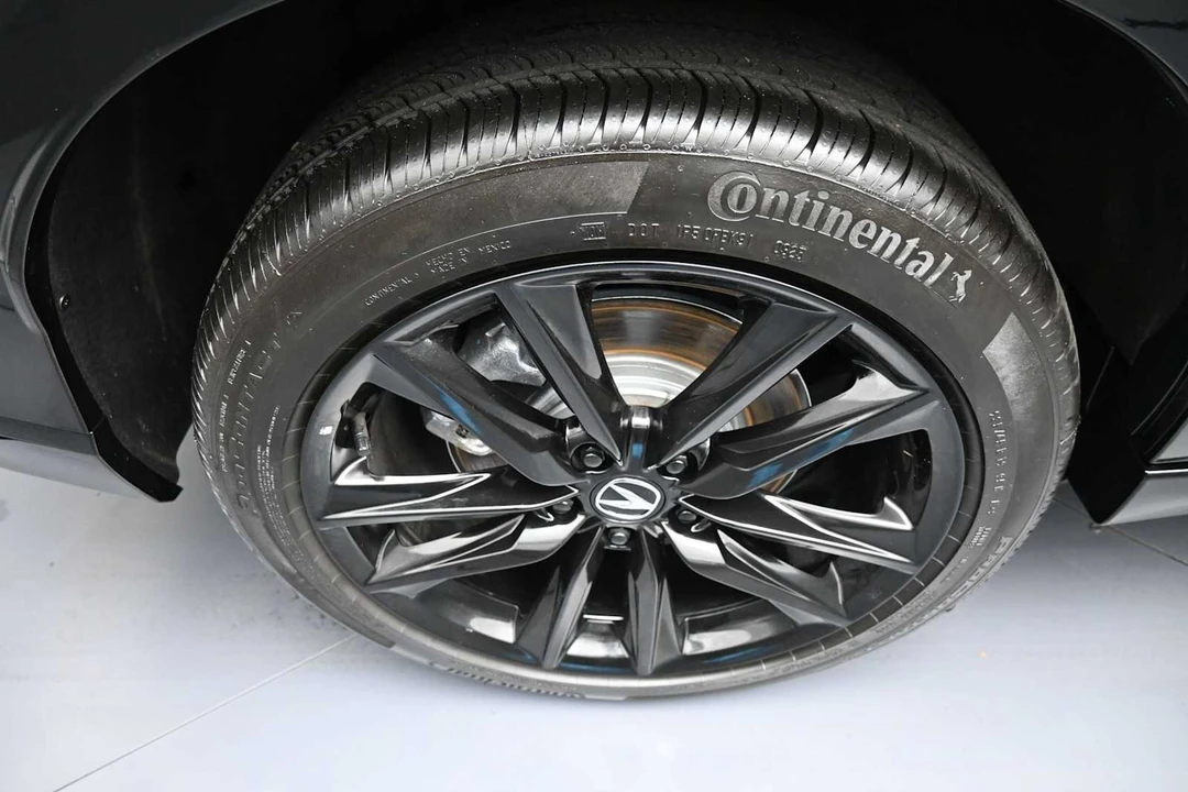 2025 Acura ADX - Image 12 of 31