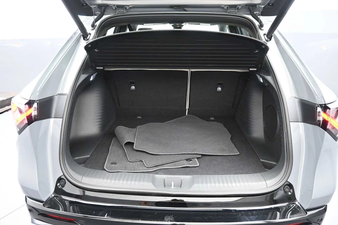2025 Acura ADX - Image 22 of 31