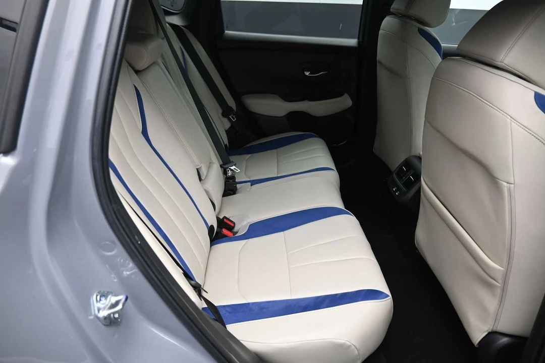 2025 Acura ADX - Image 24 of 31