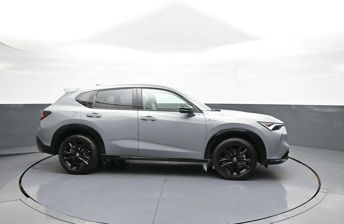 2025 Acura ADX - Image 5 of 31