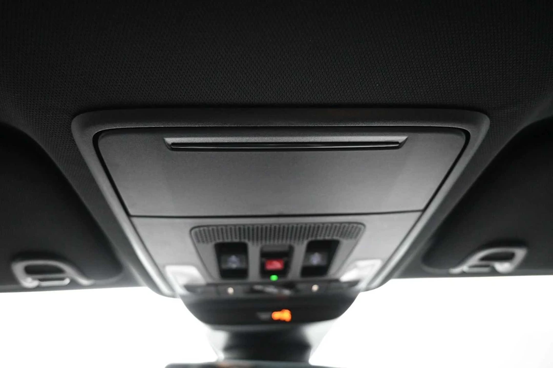 2025 Acura ADX - Image 17 of 31