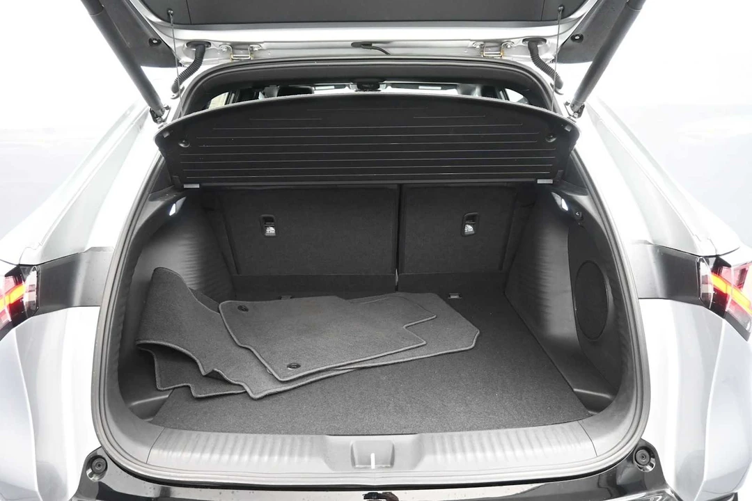 2025 Acura ADX - Image 22 of 31