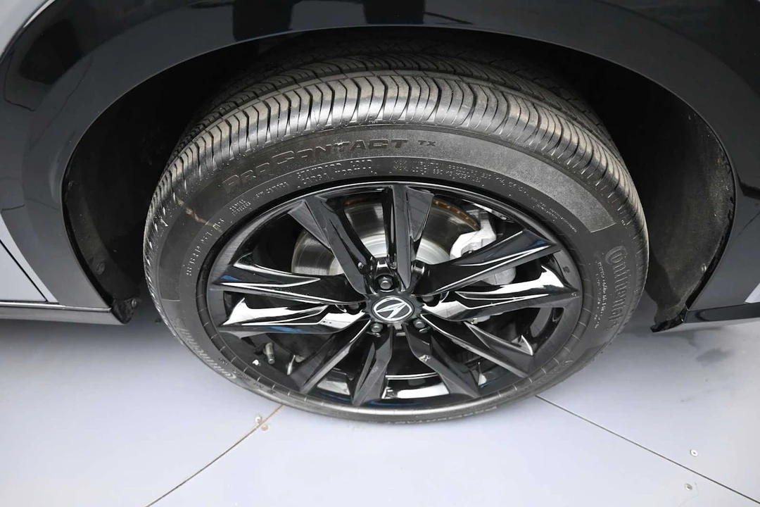 2025 Acura ADX - Image 13 of 31
