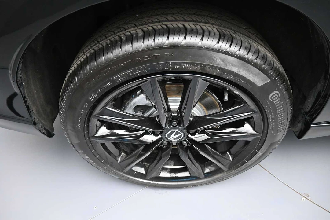 2025 Acura ADX - Image 12 of 31
