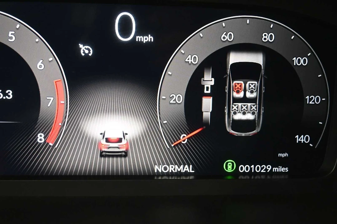 2025 Acura ADX - Image 16 of 31