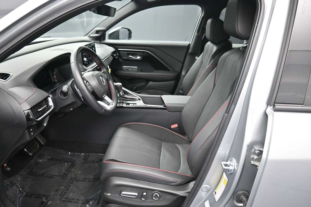 2025 Acura ADX - Image 19 of 31