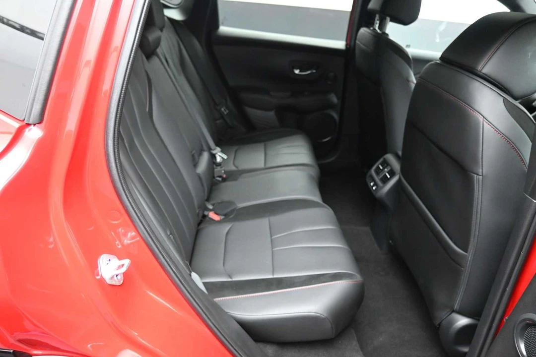 2025 Acura ADX - Image 23 of 31