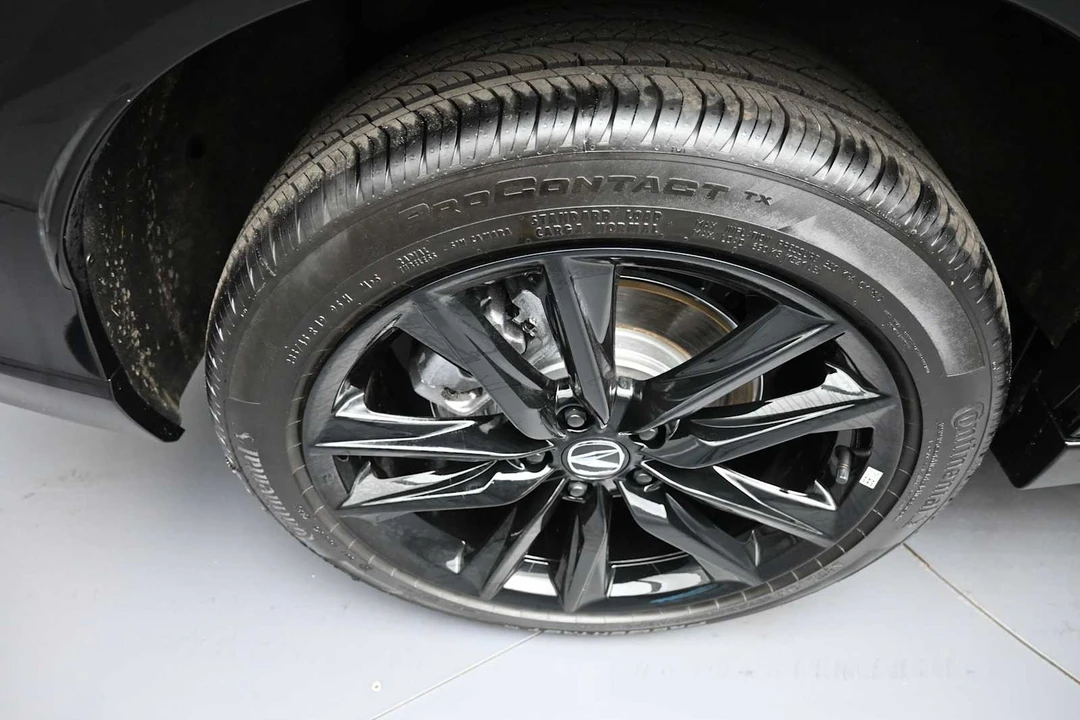 2025 Acura ADX - Image 11 of 31