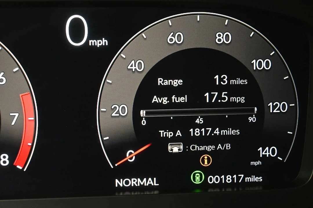 2025 Acura ADX - Image 15 of 31