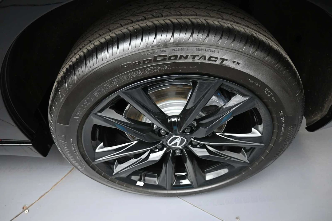 2025 Acura ADX - Image 14 of 31