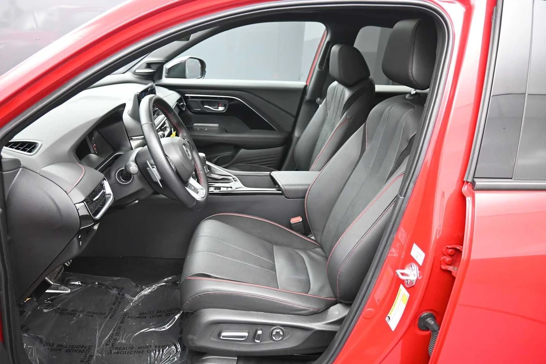 2025 Acura ADX - Image 18 of 31