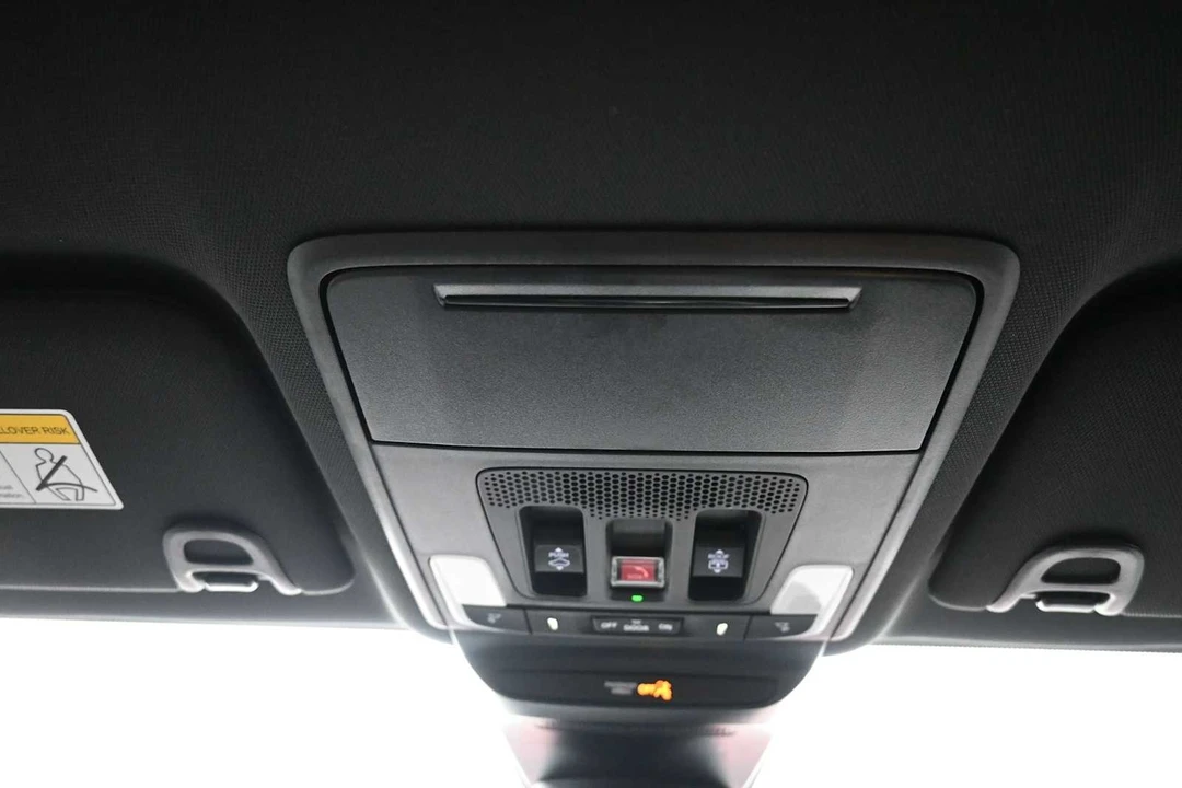 2025 Acura ADX - Image 16 of 31