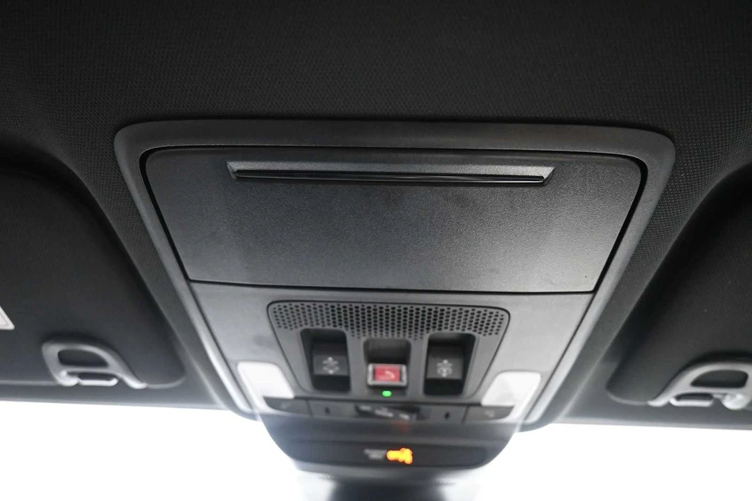 2025 Acura ADX - Image 17 of 31