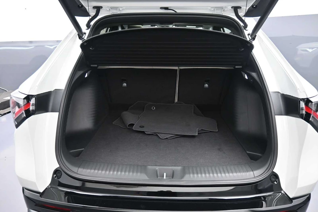 2025 Acura ADX - Image 22 of 31
