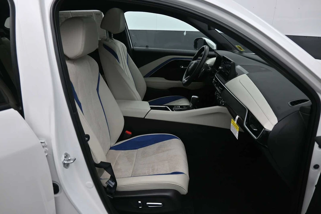 2025 Acura ADX - Image 25 of 31