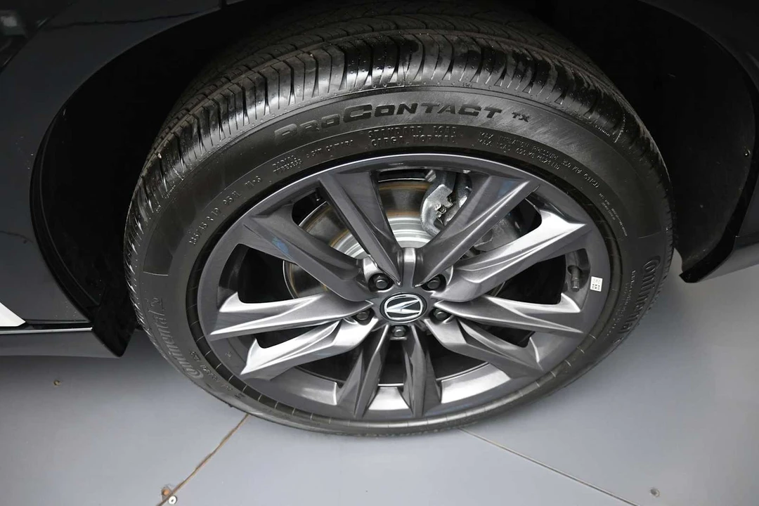 2025 Acura ADX - Image 15 of 31