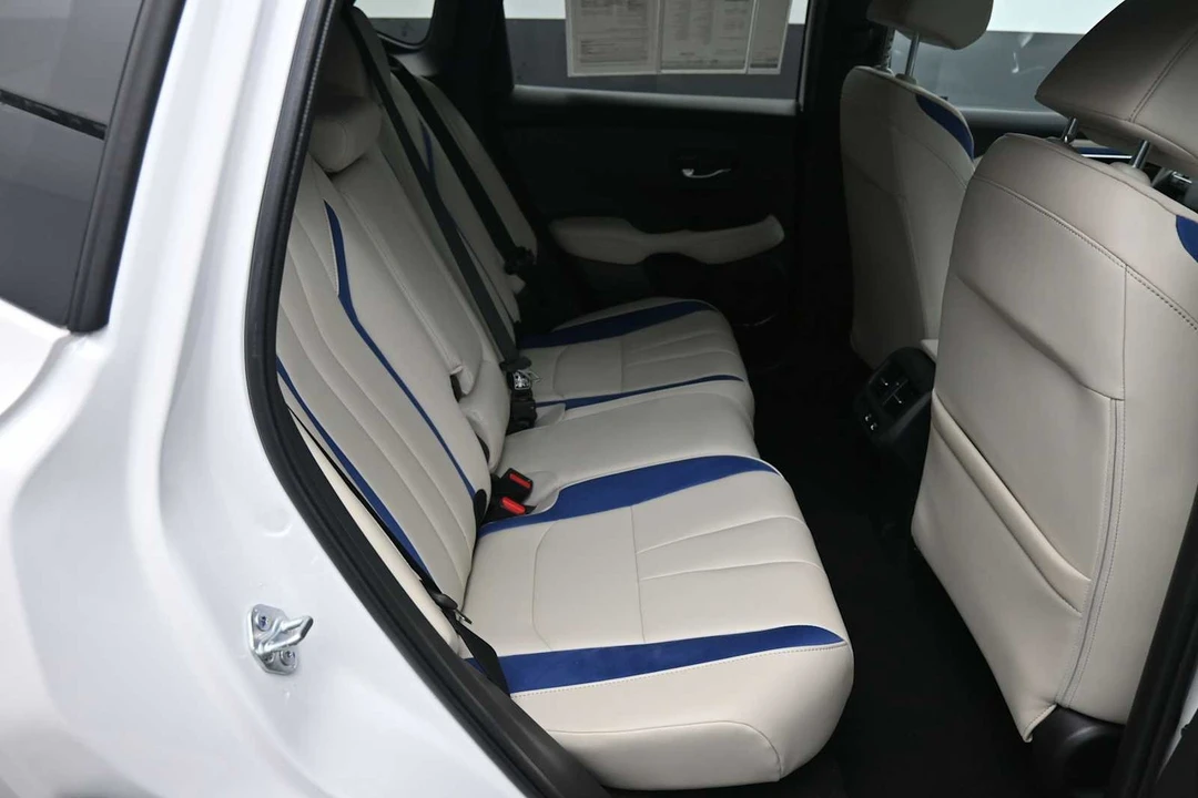 2025 Acura ADX - Image 24 of 31