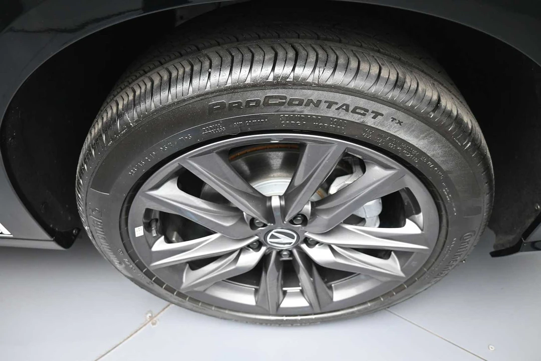 2025 Acura ADX - Image 13 of 31