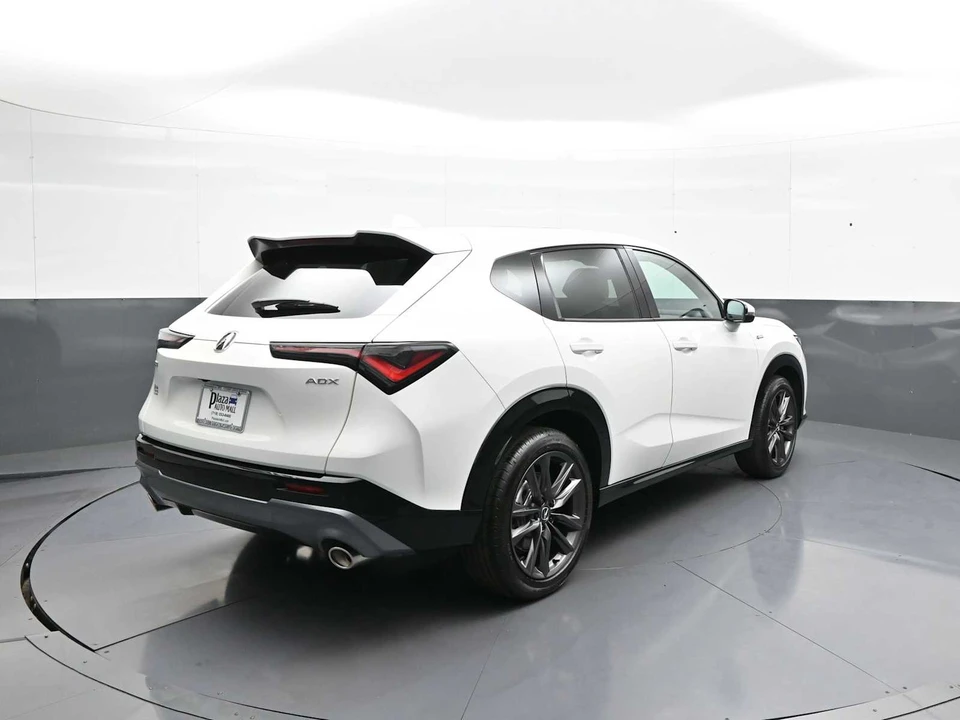 2025 Acura ADX - Image 6 of 31
