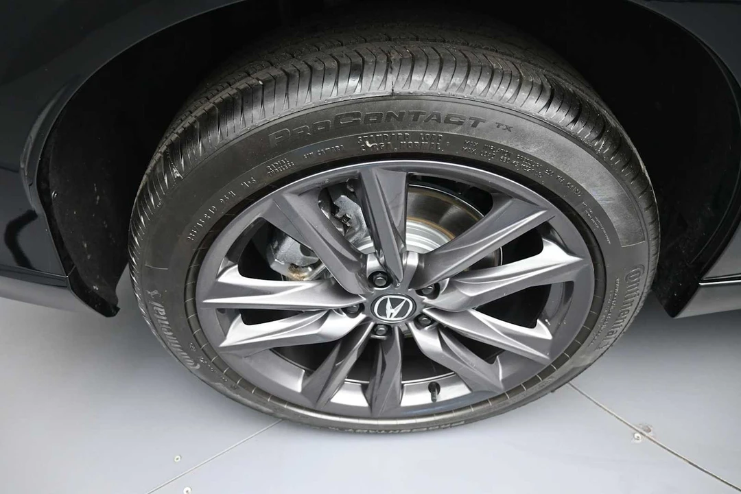 2025 Acura ADX - Image 12 of 31
