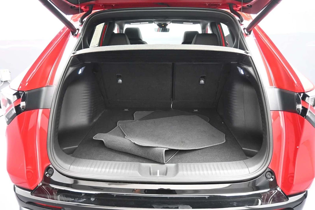 2025 Acura ADX - Image 21 of 31