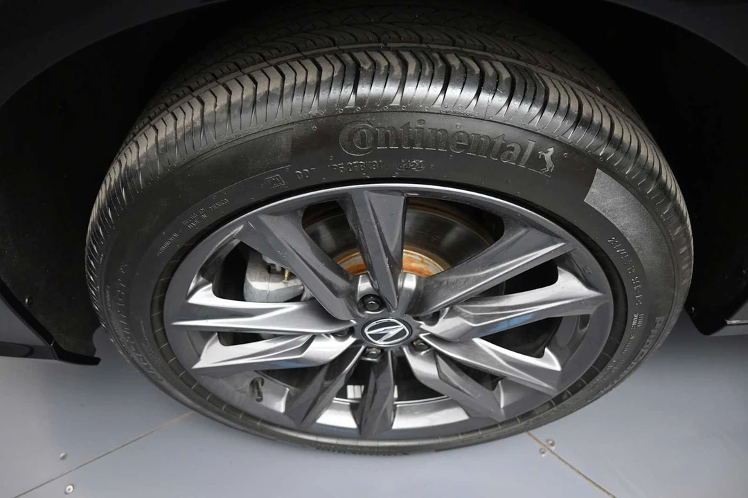 2025 Acura ADX - Image 13 of 31