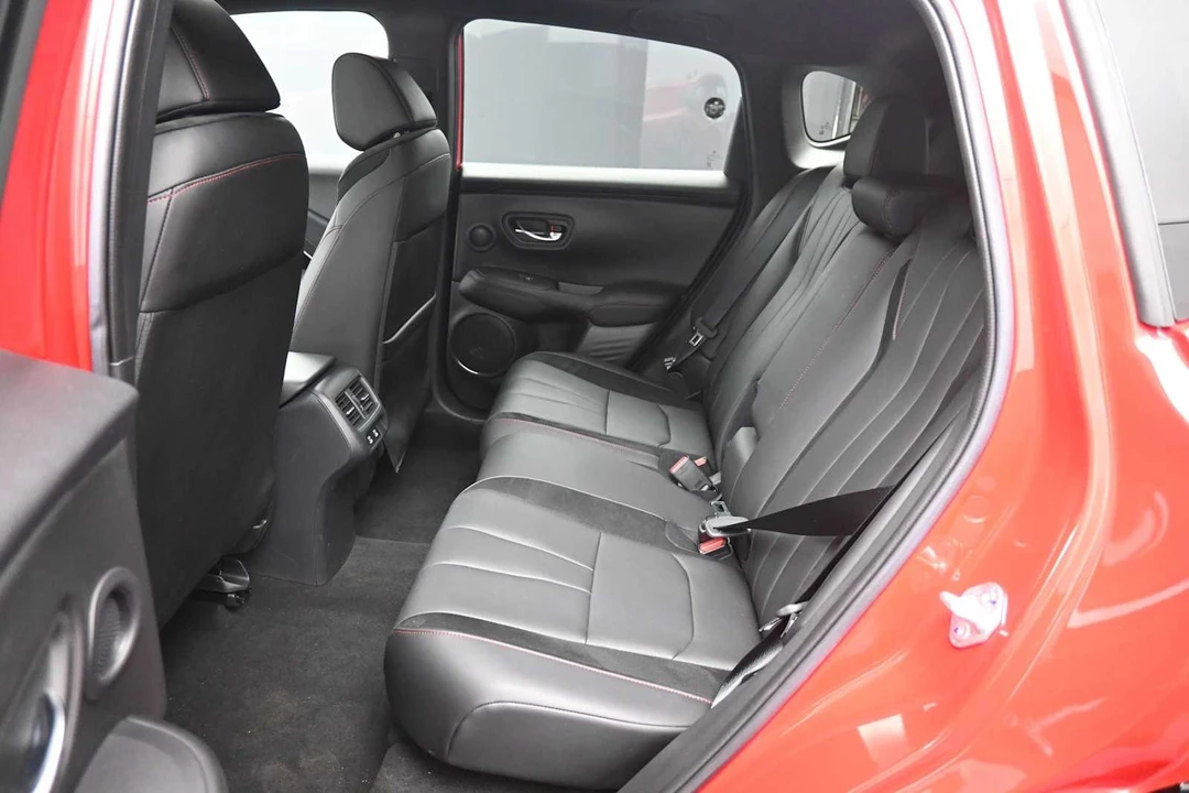 2025 Acura ADX - Image 20 of 31
