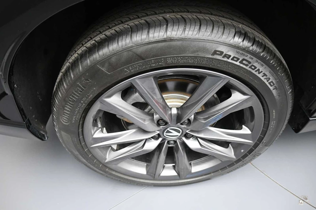 2025 Acura ADX - Image 11 of 31