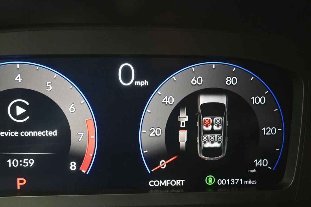 2025 Acura ADX - Image 15 of 31