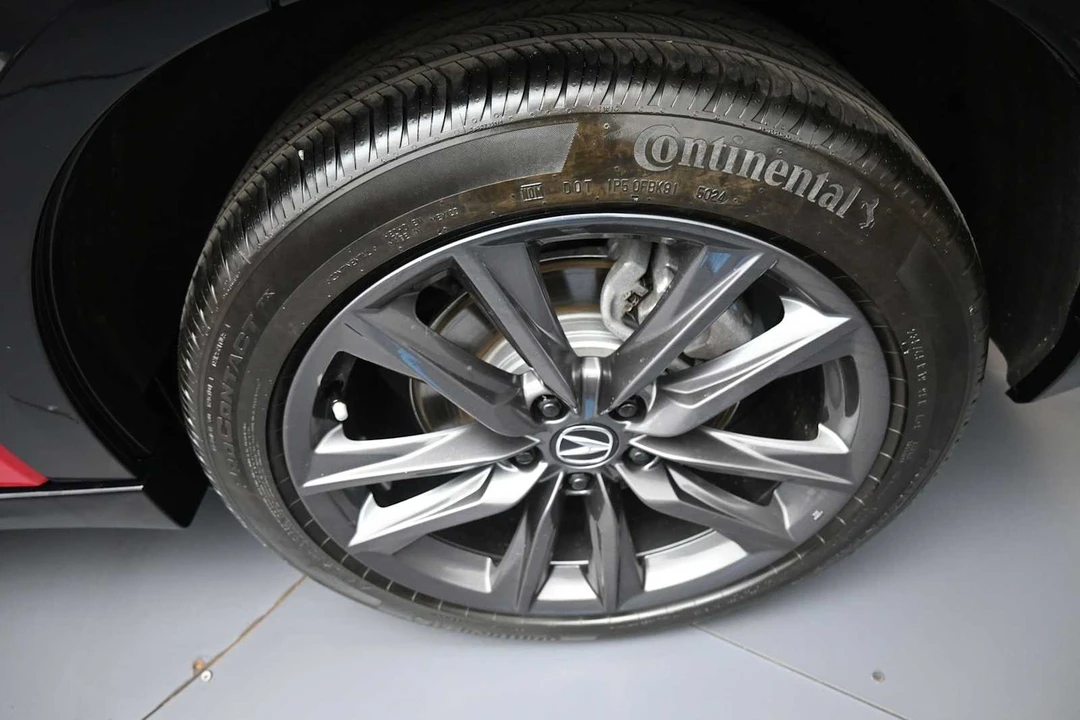 2025 Acura ADX - Image 14 of 31