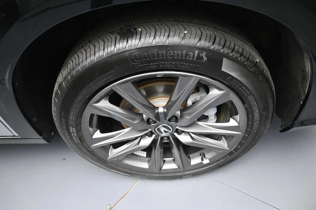 2025 Acura ADX - Image 12 of 31