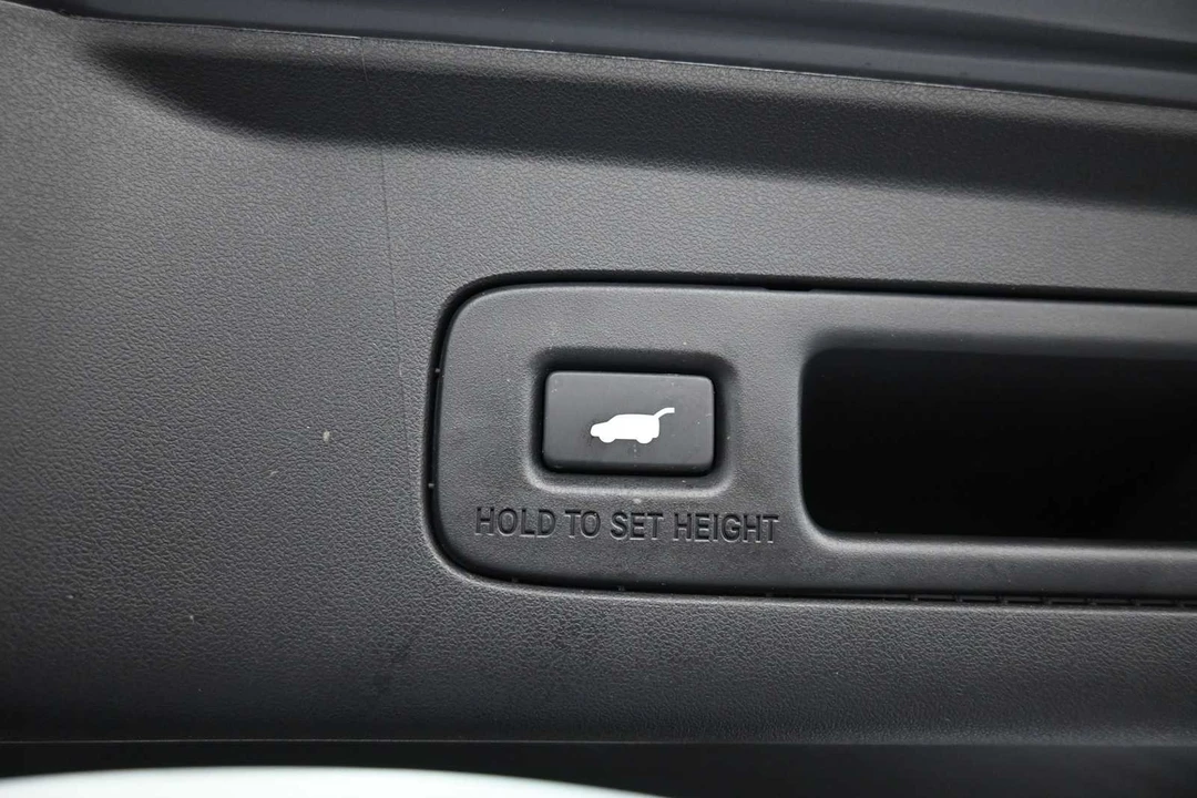 2025 Acura ADX - Image 21 of 31