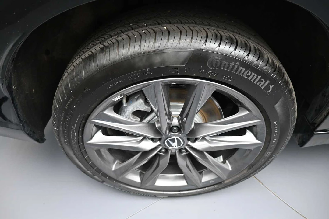 2025 Acura ADX - Image 11 of 31