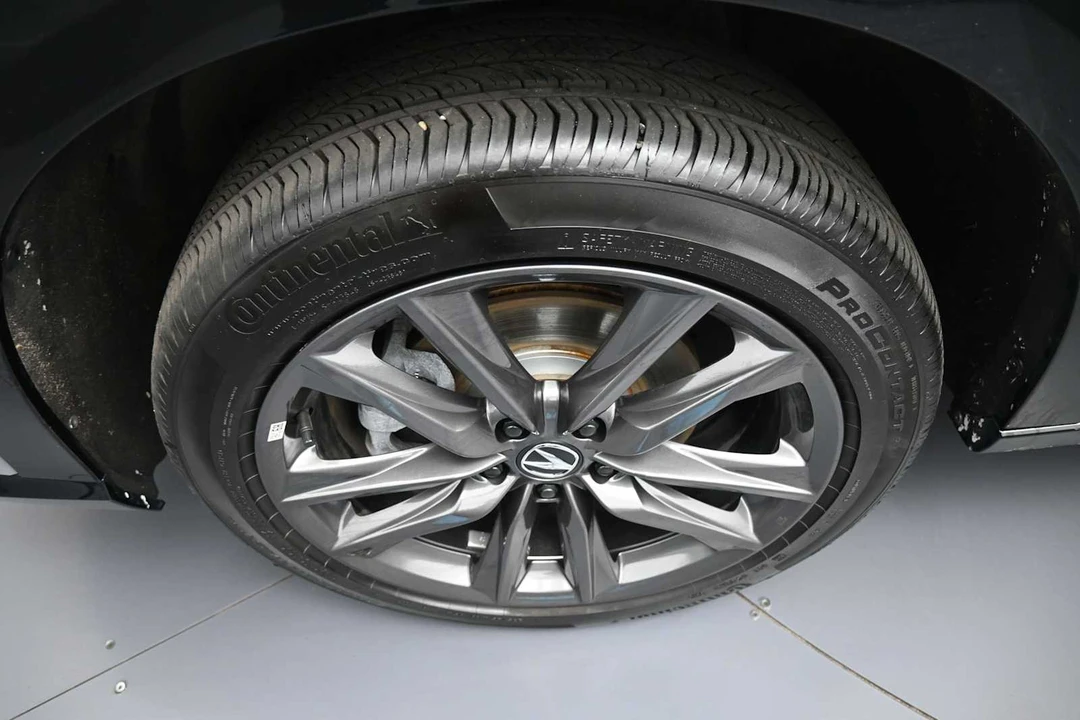 2025 Acura ADX - Image 13 of 31