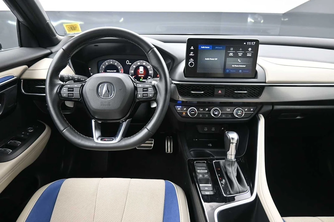 2025 Acura ADX - Image 18 of 31