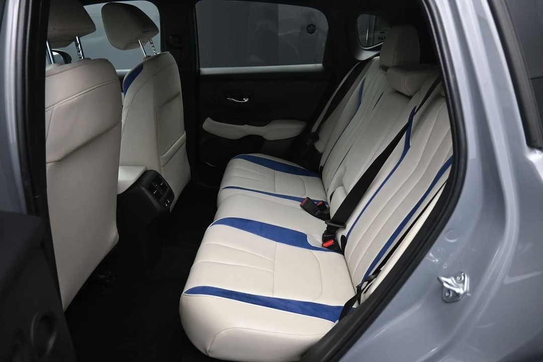 2025 Acura ADX - Image 19 of 31