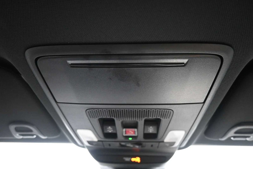 2025 Acura ADX - Image 16 of 31