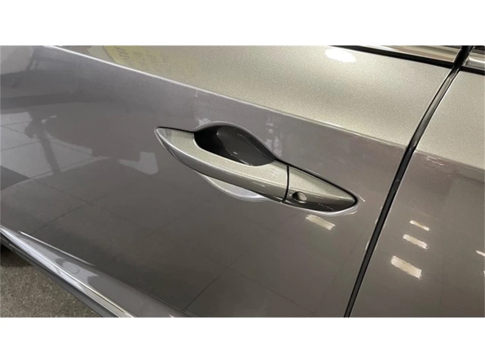 2025 Acura MDX 4th Gen - Image 13 of 31