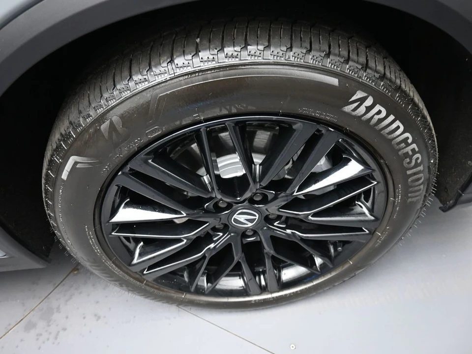 2025 Acura MDX 4th Gen - Image 13 of 31