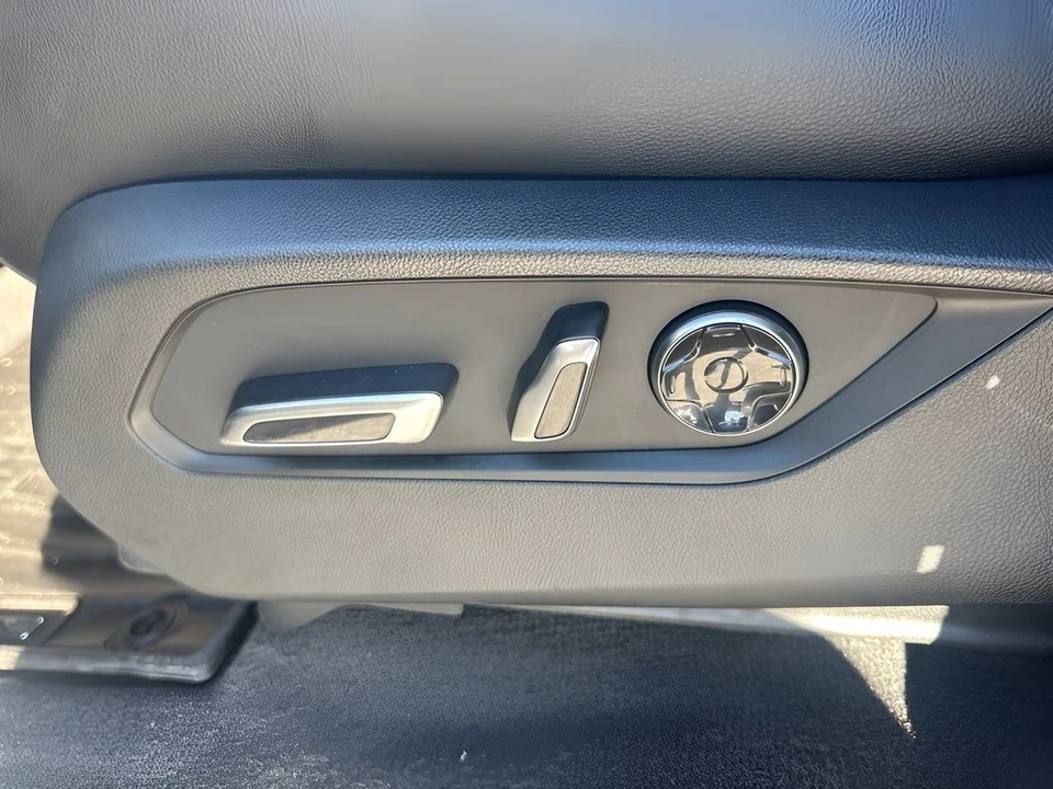 2025 Acura MDX 4th Gen - Image 10 of 12