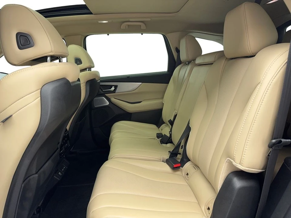 2025 Acura MDX 4th Gen - Image 16 of 21